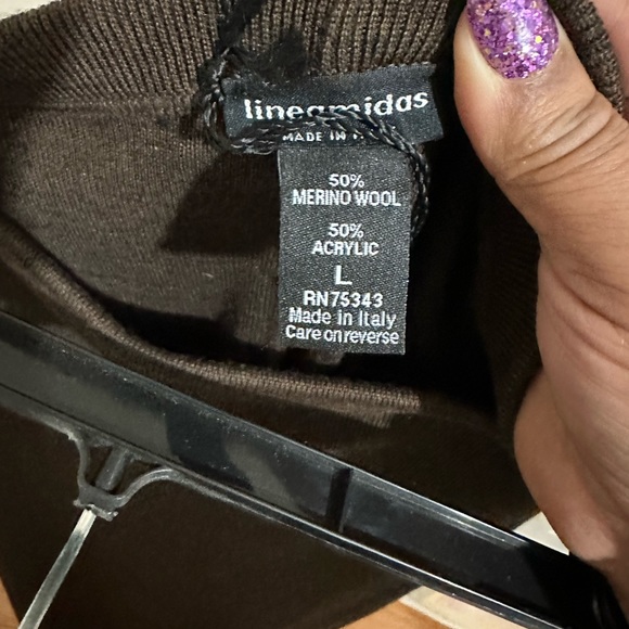 New just wasn’t my color but in my closet. Wool skirt made in Italy - Picture 5 of 7